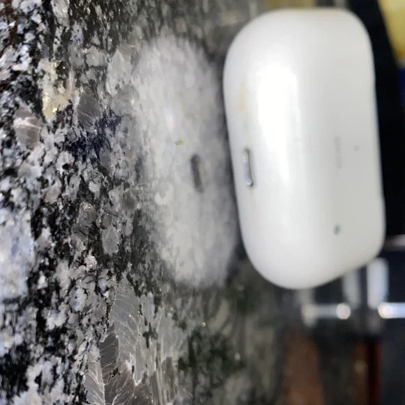 Apple SHIJIA White Wireless Earbud Charging Case - Picture 4 of 5